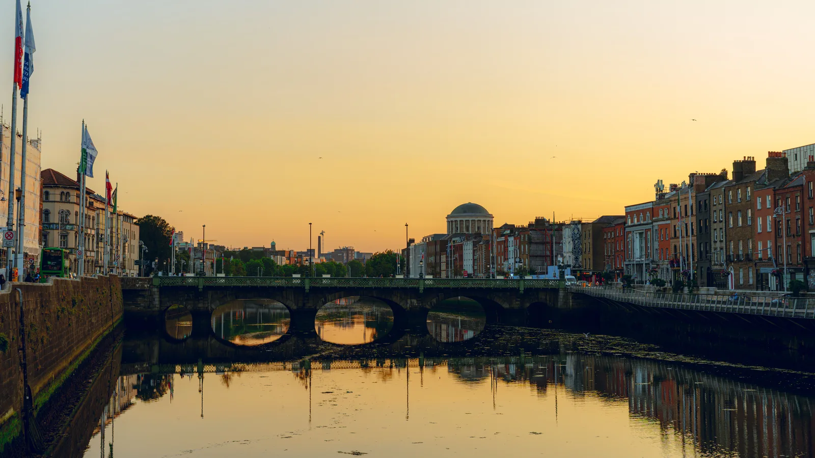 The Ha’penny Bridge over the Liffey lit at dusk