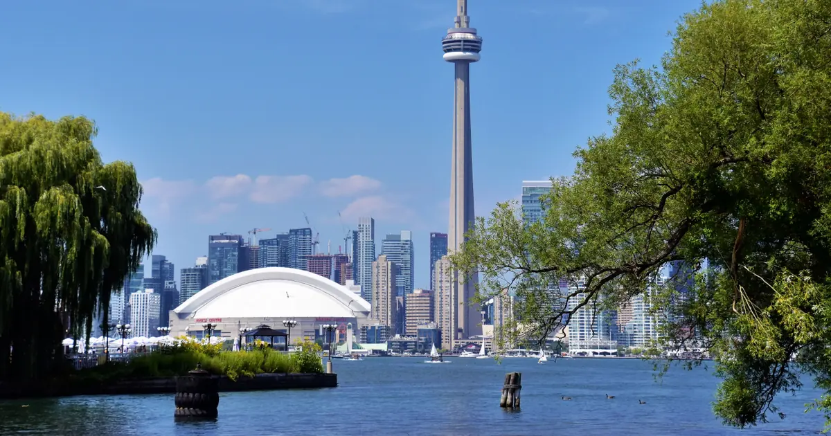 The Best Photo Spots in Toronto (Islands, Alleys, and Towers)
