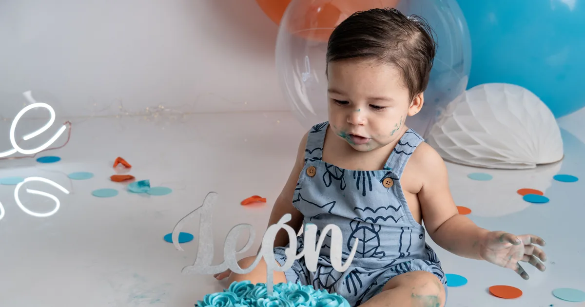 How to Run a Cake Smash Session (Without the Tears)