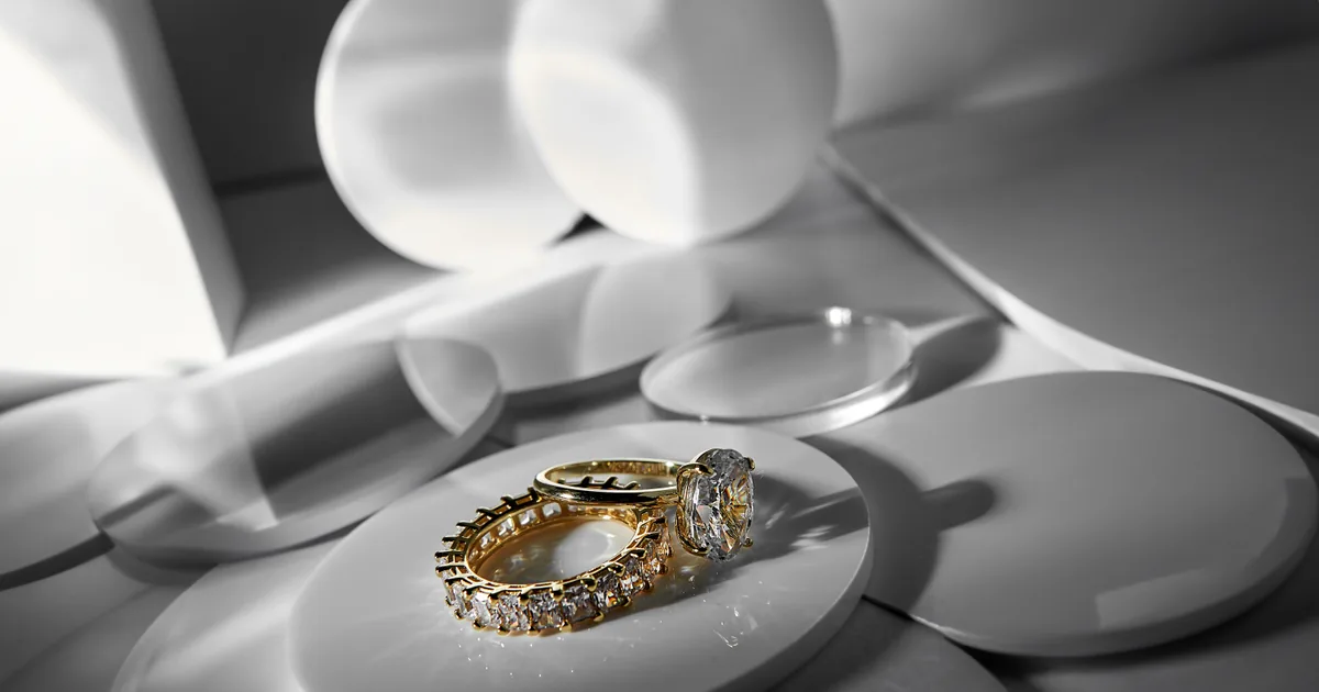 How to Photograph Jewellery (Reflections and All)
