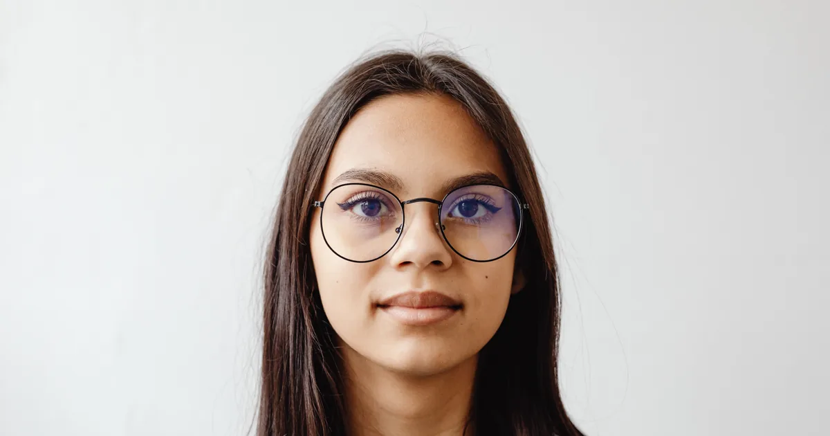 How to Photograph People Who Wear Glasses