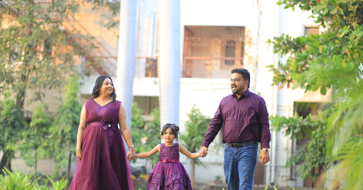 What to Wear for Family Photos: A Guide You Can Send Clients